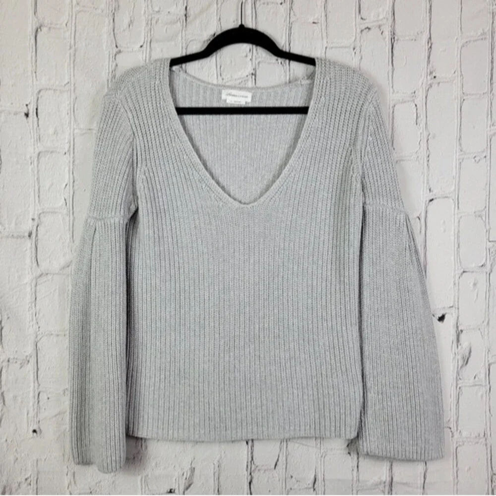 Lovers & Friends Addison gray ribbed knit flared sleeve v cut neckline sweater - Picture 4 of 10
